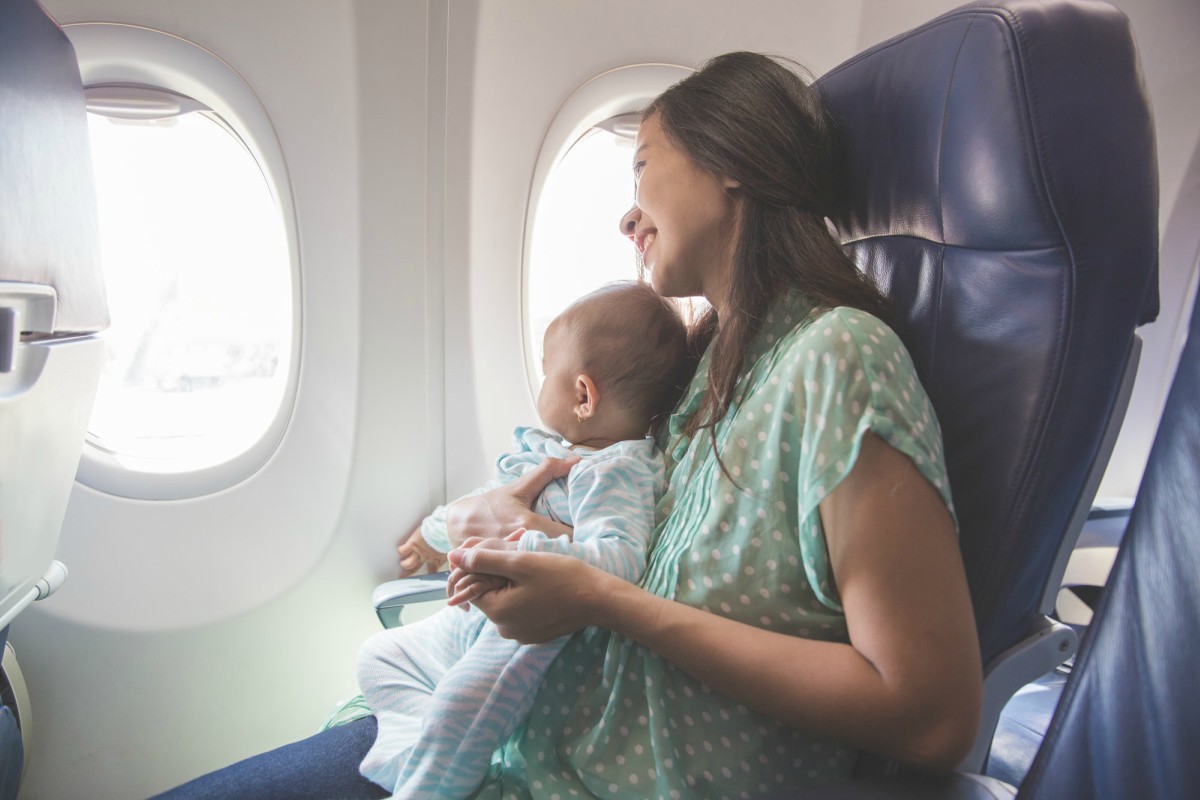 Viajar de avião com um bebê: esses são os cuidados mais importantes