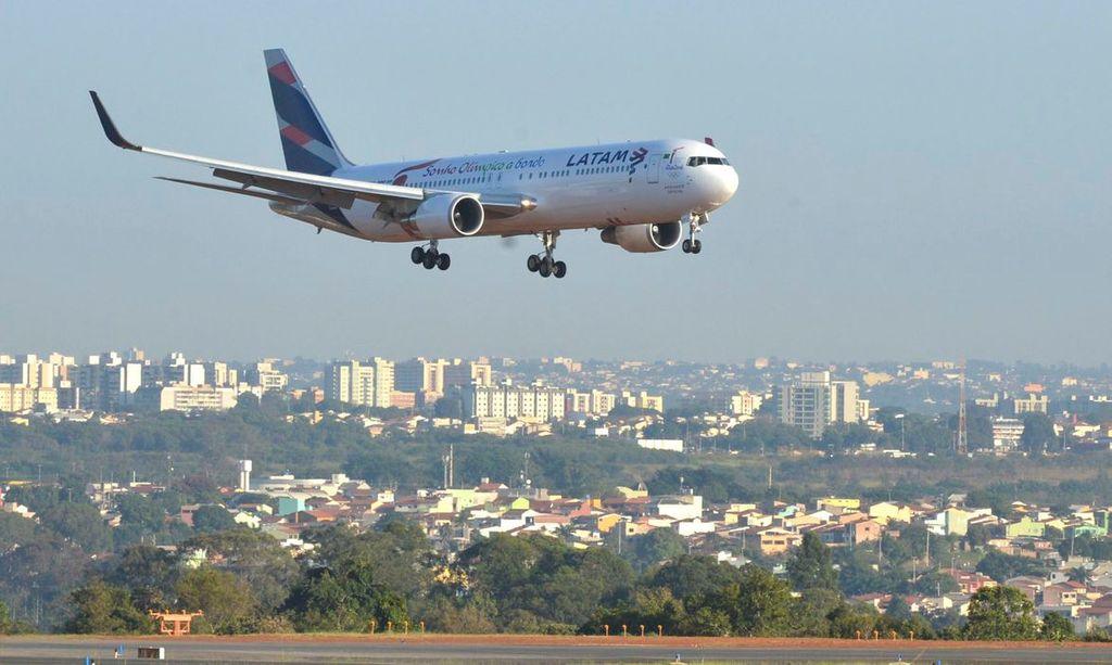 Passagem aérea por R$ 200 no Brasil: como funciona e quem pode comprar?